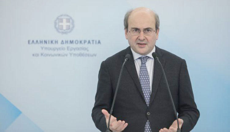 Για φαινόμενα κατάχρησης σε  επιδόματα και παροχές έκανε λόγο χθες ο υπουργός Εργασίας,  κ. Κωστής Χατζηδάκης