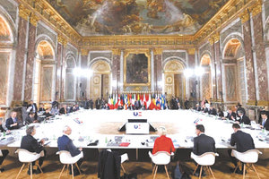 Σημαντική η άτυπη Σύνοδος Κορυφής στις Βερσαλλίες