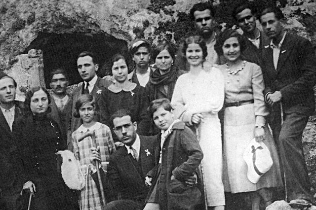 ΦΩΤΟΗΜΕΡΑΣ: Από το μεγάλο πανηγύρι της Αγίας Φωτεινής, στις 6/5/1933, με τον φιλόλογο καθηγητή Στυλιανό Γ. Βασιλάκη