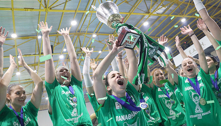 Για τις περισσότερες αθλήτριες του Παναθηναϊκού, το Κύπελλο στο Ηράκλειο ήταν το πρώτο της καριέρας τους! Εξαιρουμένων της Κύπριας Μανωλίνας Κωνσταντίνου που είχε άλλα 4 με τον Ολυμπιακό και της αρχηγού της Εθνικής ομάδας, Εύας Χαντάβα που μετρούσε άλλο ένα από το 2011.