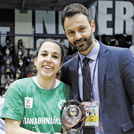   Η MVP Ρόγκα με τον κ. Ζερβό