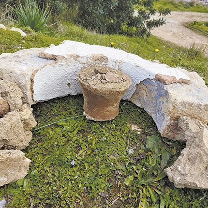 ΜΕ ΙΔΙΟΥΣ ΠΟΡΟΥΣ Ο ΠΡΟΦΗΤΗΣ ΗΛΙΑΣ Ξαναχτίζουν το σύμβολο του Αρκαλοχωρίου