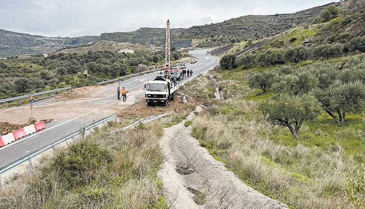 Προχωρούν οι δοκιμαστικές τομές με γεωτρύπανο