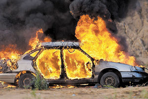 ΝΕΟΣ ΕΜΠΡΗΣΜΟΣ Ποιοι καίνε τα αυτοκίνητα της οικογένειας Διαμαντάκη