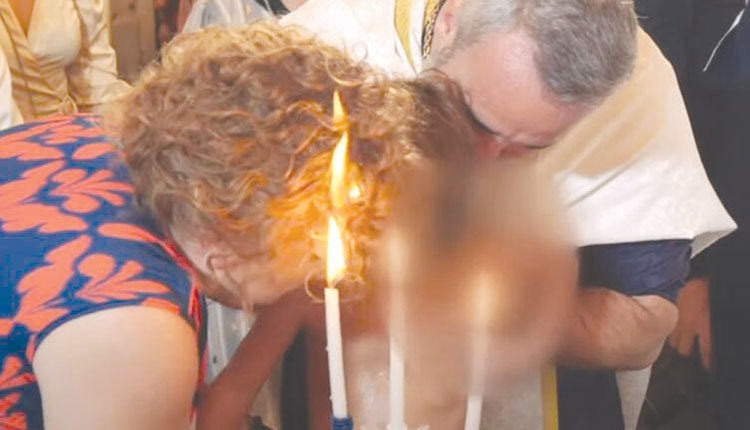 Λαμπάδιασε η νονά!