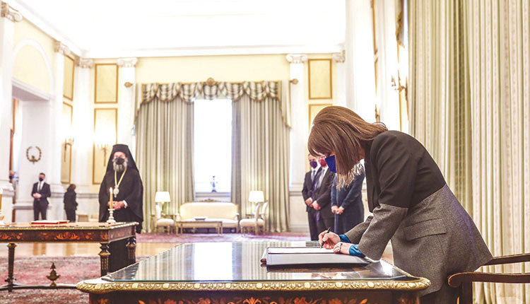 Στην Πρόεδρο πριν την ενθρόνιση