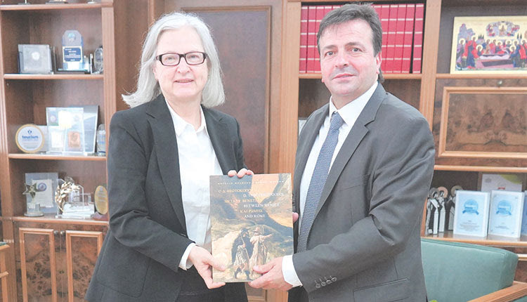 Η πρέσβης της Αυστρίας κα. Hermine Poppeller επισκέφθηκε  την Περιφέρεια Κρήτης όπου συναντήθηκε με τον Αντιπεριφερειάρχη Ηρακλείου Νίκο Συριγωνάκη.