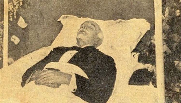 Ο Βενιζέλος στο νεκκροκρέβατό του στο Παρίσι