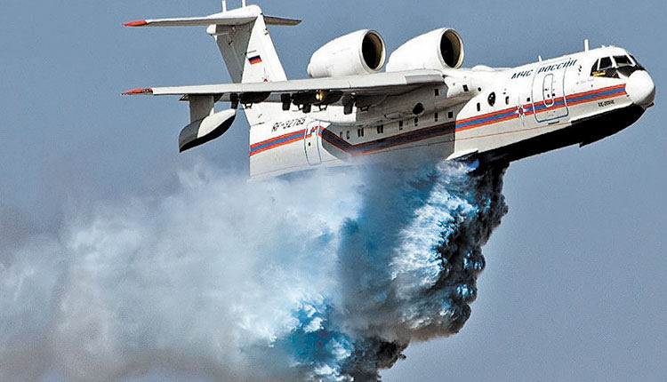 Στον «αέρα» βρίσκεται η άμυνα πυρόσβεσης της Ελλάδας, καθώς με τα σημερινά δεδομένα και τις κυρώσεις που έχει επιβάλλει η Ευρωπαϊκή Ένωση στη Ρωσία εξαιτίας της εισβολής στην Ουκρανία, κανένα από τα κράτη-μέλη δεν θα μπορέσει να ενοικιάσει αν χρειαστεί τα ρωσικά πυροσβεστικά αεροπορικά «θηρία» που ακούνε στο όνομα Beriev-200!