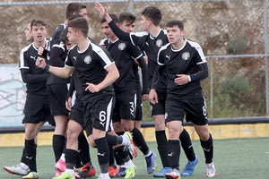 Οι παίκτες της Κ19 του ΟΦΗ πανηγυρίζουν ένα από τα γκολ κόντρα στα Γιάννενα