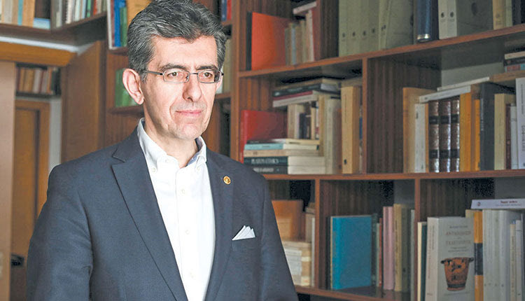 Βασίλης Βερτουδάκης, Αναπληρωτής Καθηγητής Κλασικής Φιλολογίας στο Τμήμα Φιλολογίας του Πανεπιστημίου Αθηνών