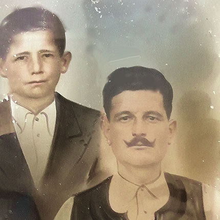 Το παλικάρι ο Μανόλης Μανωλαράκης, με τον πατέρα του Ματθαίο Μανωλαράκη 