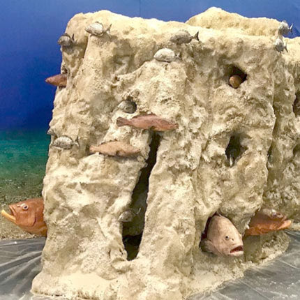 Προσομοίωση τεχνητού υφάλου κατάδυσης αναψυχής του ΕΛ.ΚΕ.Θ.Ε. που εκτίθεται στην Αίθουσα «Μιχάλη Παπαδάκη» στο Cretaquarium στις Γούρνες Ηρακλείου