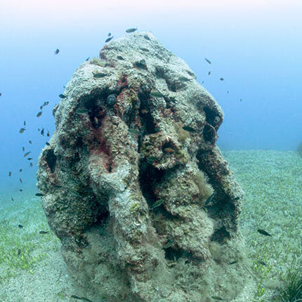 Μονάδες καινοτομικών Τεχνητών Υφάλων Κατάδυσης Αναψυχής  εγκαταστημένων σε βάθος 20 μέτρων στο Υποθαλάσσιο  Βιοτεχνολογικό Πάρκο Κρήτης στις Γούρνες Ηρακλείου.