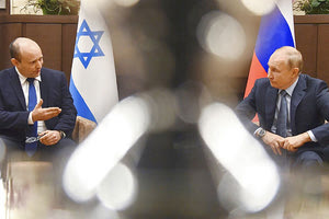 Δεν ενδιαφέρεται ο Πούτιν να διώξει τον Ζελένσκι υποστηρίζει ο πρωθυπουργός του Ισραήλ, Μπένετ.