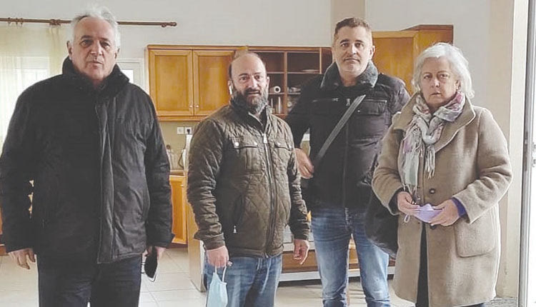 Στη σύσκεψη που συγκάλεσε ο Αντιδήμαρχος ΚΕΠ Ηρακλείου κ. Περισυνάκης Αντώνης παρευρέθηκαν ο Πρόεδρος της Κοινότητας Βενεράτου κ. Βαγγέλης Μαραγκουδάκης, η Προισταμένη του ΚΕΠ Βενεράτου κ. Καμπιτάκη Κατερίνα, ο Δ/τής Τεχνικών Υπηρεσιών της ΔΕΠΑΝΑΛ κ. Κουκούλιος Παναγιώτης και η Πρόεδρος της ΔΕΠΑΝΑΛ κα Στέλλα Αρχοντάκη καθώς και υπηρεσιακά στελέχη της κοινότητας Βενεράτου.