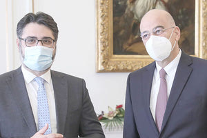 Ο Νίκος Δένδιας είχε χθες συνάντηση με τον γενικό πρόξενο της Ελλάδας στη Μαριούπολη Μανώλη Ανδρουλάκη