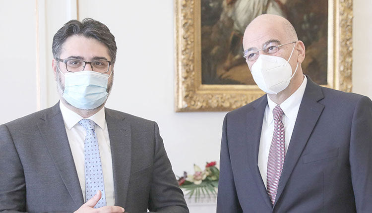 Ο Νίκος Δένδιας είχε χθες συνάντηση με τον γενικό πρόξενο της Ελλάδας στη Μαριούπολη Μανώλη Ανδρουλάκη