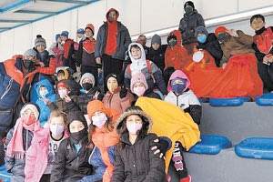 Η ομάδQα των Πρωταθλητών με τον προπονητή τους