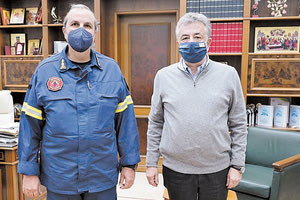 Με τον νέο διοικητή των Πυροσβεστικών Υπηρεσιών Ηρακλείου Πύραρχο Μιχάλη Σεληνιωτάκη συναντήθηκε ο Περιφερειάρχης Κρήτης