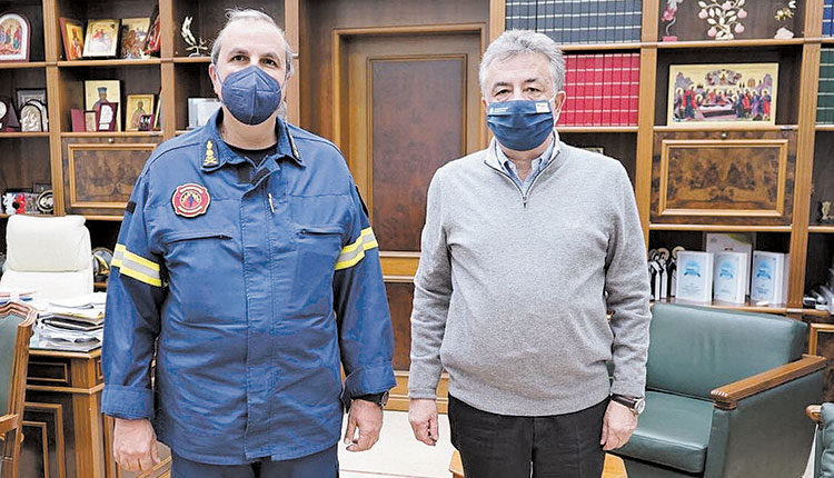 Με τον νέο διοικητή των Πυροσβεστικών Υπηρεσιών Ηρακλείου Πύραρχο Μιχάλη Σεληνιωτάκη συναντήθηκε ο Περιφερειάρχης Κρήτης