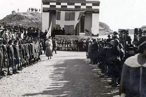 ΦΩΤΟΗΜΕΡΑΣ: Το “Ηρώον” του Ηρακλείου που σήμερα είναι εγκαταλελειμμένο στο κέντρο της πόλης. Σε εκδήλωση για τα 100 χρόνια της Επανάστασης και της ίδρυσης του ελληνικού Κράτους το 1930. (Φωτογραφία Γ. Τζωράκης)