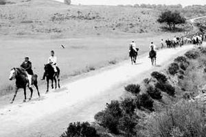 ΦΩΤΟΗΜΕΡΑΣ: 1908 στην Κρήτη. Διεθνείς αγώνες- με τη συμμετοχή των 3 δυνάμεων- σκοποβολής. Διακρίνεται η γαλλική ομάδα που πηγαίνει στον αγώνα.