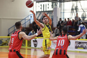 Ο Γουμενάκης σε μία προσπάθειά του στο χθεσινό παιχνίδι