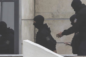 Κατάθεση που στοχοποιεί Μία κατάθεση έμελλε να ανασύρει από το αρχείο τον φάκελο σοβαρής υπόθεσης εμπρηστικών ενεργειών και ένοπλων επεισοδίων σε βάρος καταστημάτων γνωστού επιχειρηματία της Κρήτης.