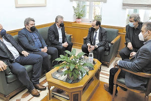 Σπίρτζης και Πολάκης στο γραφείο του Αρναουτάκη