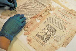 Στο εργαστήριο συντήρησης παλαιτύπων της Βικελαίας