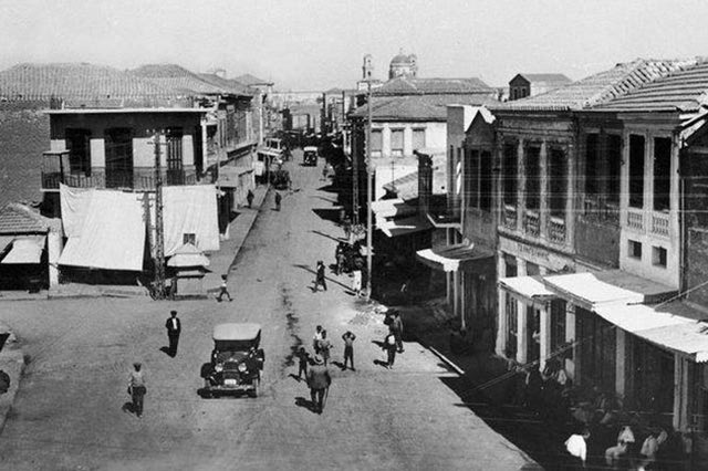 ΦΩΤΟΗΜΕΡΑΣ: Η δυτική έξοδος του Ηρακλείου από τη Χανιώπορτα το 1927.