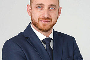 Η υποψηφιότητα του Βασίλη Βαρούχα ενώ είναι και αντιπρόεδρος της ΝΟΔΕ Ηρακλείου με τον Γιάννη Κουράκη