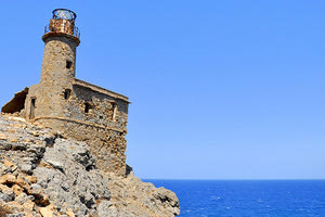 Ο φάρος του Αφορεσμένου που ερειπώνει