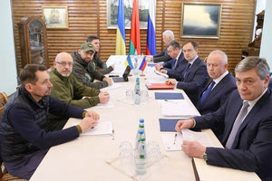 Ρωσία και Ουκρανία στις συνομιλίες τους για κατάπαυση του πυρός