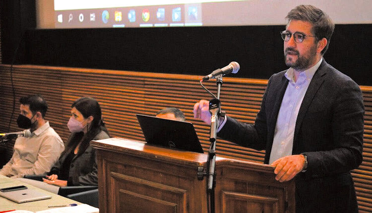 ο δήμαρχος Μαλεβιζίου Μενέλαος Μποκέας κατά την πρώτη διαβούλευση για το Σχέδιο Βιώσιμης Αστικής Κινητικότητας