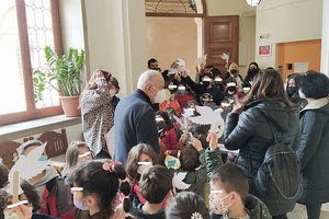 με μηνύματα ειρήνης «πλημμύρισαν» τη Λότζια μικροί μαθητές που επισκέφθηκαν τον δήμαρχο Ηρακλείου, κ. Βασίλη Λαμπρινό