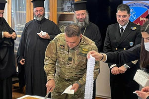 Την πρωτοχρονιάτικη πίτα τους έκοψαν οι λιμενικοί