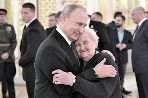 Βέρα Ντμιτρίγεβνα Γκουρέβιτς και πρόκειται για την… καθηγήτρια του Πούτιν