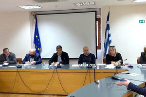 σύσκεψη στο Επιμελητήριο Ηρακλείου, παρουσία του υφυπουργού Αθλητισμού, κ. Λευτέρη Αυγενάκη για τα κρητικά προϊόντα