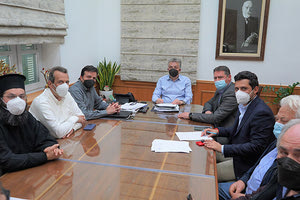 Υπογραφή σύμβασης για εργασίες στον Ιερό Ναό Αγ. Γεωργίου στις Ποταμιές ο Αρναουτάκης