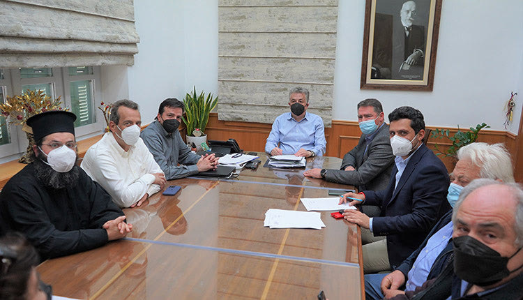 Υπογραφή σύμβασης για εργασίες στον Ιερό Ναό Αγ. Γεωργίου στις Ποταμιές ο Αρναουτάκης
