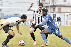 Μαρινάκης και Τσιλιανίδης σε φωτό από το ματς της Λαμίας στο πρωτάθλημα