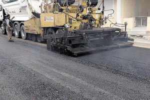 Έντονος προβληματισμός επικρατεί στη Λότζια με αφορμή το μεγάλο πακέτο των έργων των ασφαλτοστρώσεων, αφού η απογείωση των τιμών του πετρελαίου επηρεάζουν το κόστος της ασφάλτου.