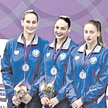 Η Γιαλαμά στο βάθρο (μέση)