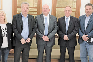 Οι κ.κ. Αρναουτάκης και Πιτσούλης με αξιωματούχους του Ζίου Ζίτσου