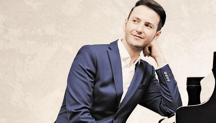 ΜΙΧΑΗΛ ΛΙΦΙΤΣ, ΠΙΑΝΙΣΤΑΣ: «Καταδικάζω με όλη τη δύναμη της ψυχής μου αυτόν τον πόλεμο και ελπίζω ότι αυτή η θηριωδία  θα λήξει σύντομα»