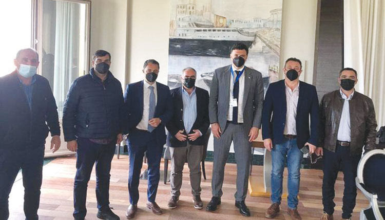 Συνάντηση εργαζομένων στον τουρισμό με τον υπουργό Βασίλη Κικίλια