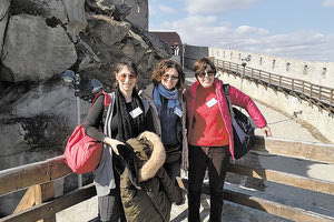 Από το ταξίδι στη Ρουμανία (από αριστερά προς δεξιά Μαργαρίτα Γρηγορακάκη, Μαρία Καλαϊτζάκη και η υπεύθυνη του προγράμματος Ουλουσίδου Χριστίνα)