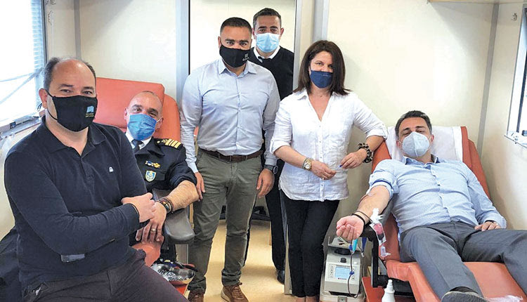 Ο Μάξιμος Σενετάκης συμμετείχε στην αιμοδοσία